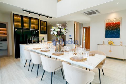 House in Pattaya, Thailand 5 bedrooms № 209807 - photo 8
