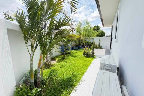 House in Pattaya, Thailand 3 bedrooms № 209806 - photo 10