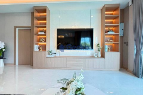 House in Pattaya, Thailand 3 bedrooms № 209806 - photo 11