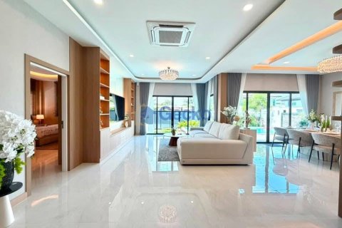 House in Pattaya, Thailand 3 bedrooms № 209806 - photo 2