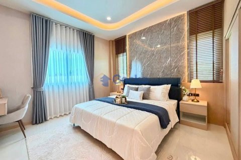 House in Pattaya, Thailand 3 bedrooms № 209806 - photo 14