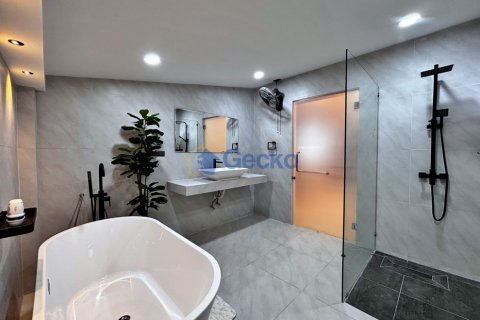 House in Pattaya, Thailand 4 bedrooms № 209805 - photo 15