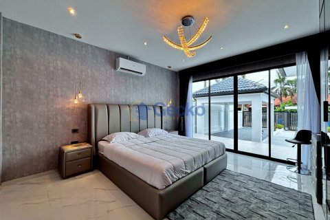 House in Pattaya, Thailand 4 bedrooms № 209805 - photo 22