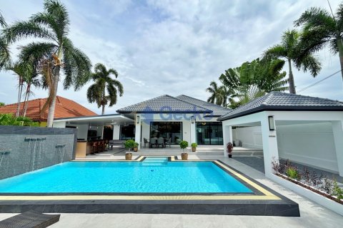 House in Pattaya, Thailand 4 bedrooms № 209805