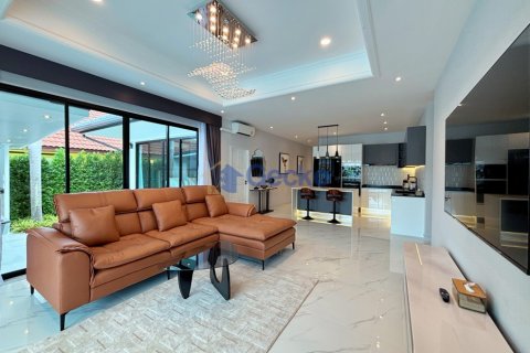 House in Pattaya, Thailand 4 bedrooms № 209805 - photo 6