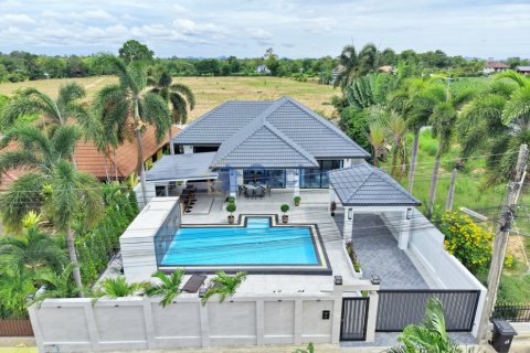 House in Pattaya, Thailand 4 bedrooms № 209805 - photo 3