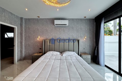 House in Pattaya, Thailand 4 bedrooms № 209805 - photo 21