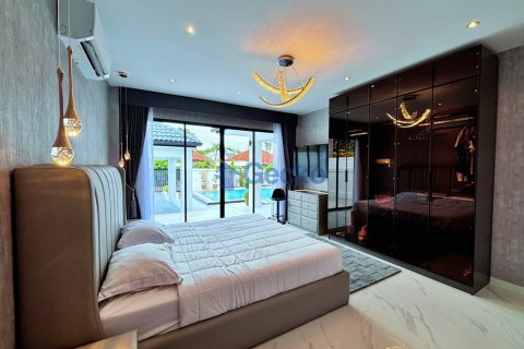 House in Pattaya, Thailand 4 bedrooms № 209805 - photo 13