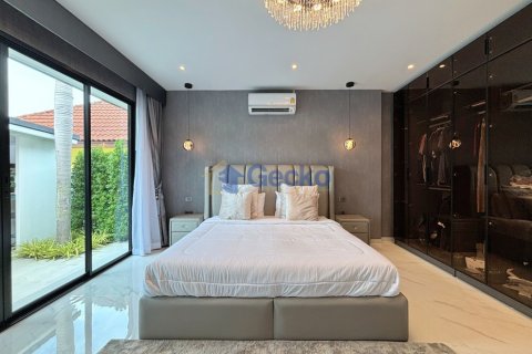House in Pattaya, Thailand 4 bedrooms № 209805 - photo 18