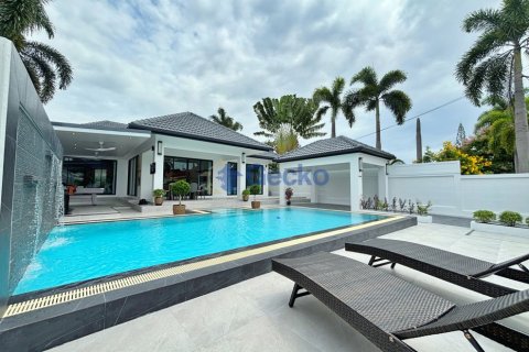 House in Pattaya, Thailand 4 bedrooms № 209805 - photo 30
