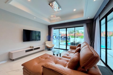House in Pattaya, Thailand 4 bedrooms № 209805 - photo 5