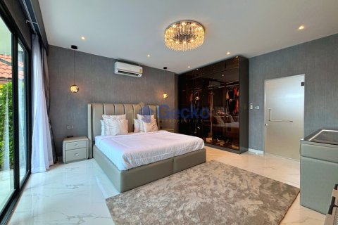 House in Pattaya, Thailand 4 bedrooms № 209805 - photo 17