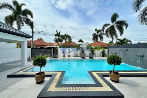 House in Pattaya, Thailand 4 bedrooms № 209805 - photo 27
