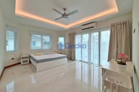 House in Pattaya, Thailand 4 bedrooms № 209804 - photo 23