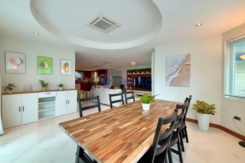 House in Pattaya, Thailand 4 bedrooms № 209804 - photo 9