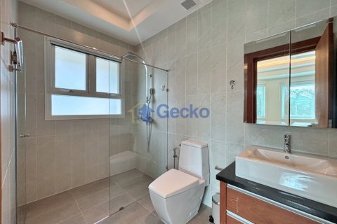 House in Pattaya, Thailand 4 bedrooms № 209804 - photo 25