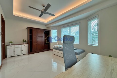 House in Pattaya, Thailand 4 bedrooms № 209804 - photo 20