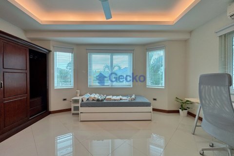 House in Pattaya, Thailand 4 bedrooms № 209804 - photo 18