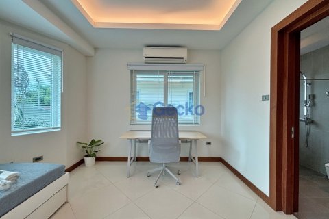 House in Pattaya, Thailand 4 bedrooms № 209804 - photo 19
