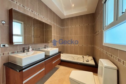 House in Pattaya, Thailand 4 bedrooms № 209804 - photo 28
