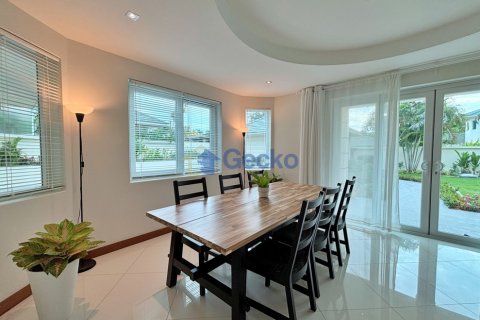 House in Pattaya, Thailand 4 bedrooms № 209804 - photo 11