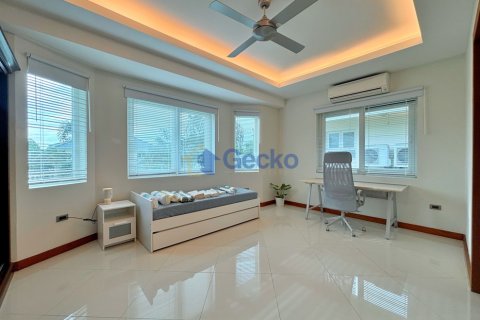 House in Pattaya, Thailand 4 bedrooms № 209804 - photo 21