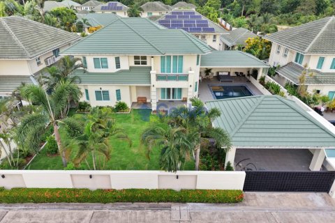 House in Pattaya, Thailand 4 bedrooms № 209804