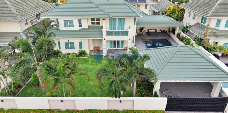 House in Pattaya, Thailand 4 bedrooms № 209804