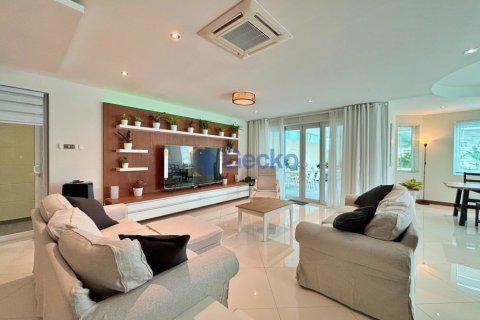 House in Pattaya, Thailand 4 bedrooms № 209804 - photo 3