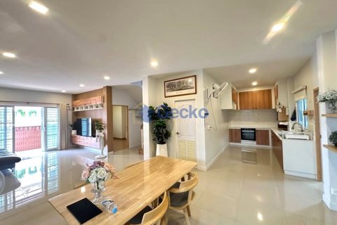 House in Pattaya, Thailand 3 bedrooms № 209803 - photo 5