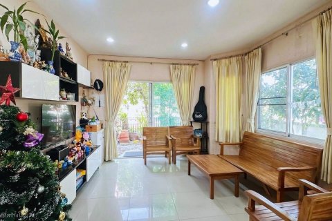 Maison à Min Buri, Bangkok, Thaïlande 3 chambres № 167224 - photo 2