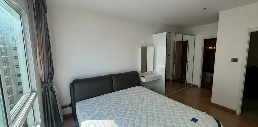 Studio in the Condo in Huai Khwang, Bangkok, Thailand № 159356