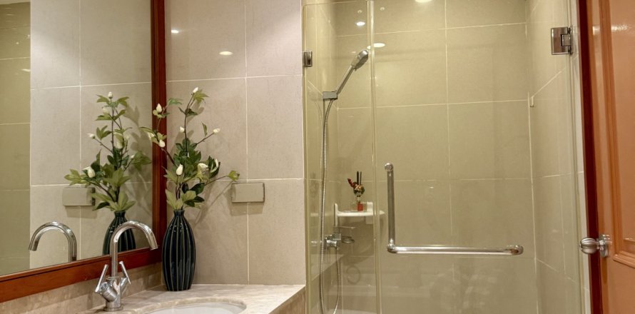 Studio dans le Condo à Pathum Wan, Bangkok, Thaïlande  № 149874