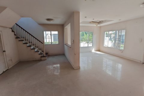 House in Samut Sakhon, Thailand 3 bedrooms № 149873 - photo 2