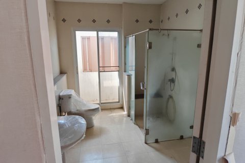 House in Samut Sakhon, Thailand 3 bedrooms № 149873 - photo 4