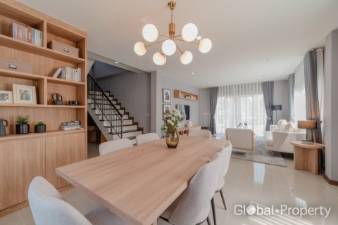 House in Rayong, Thailand 3 bedrooms № 135338 - photo 7