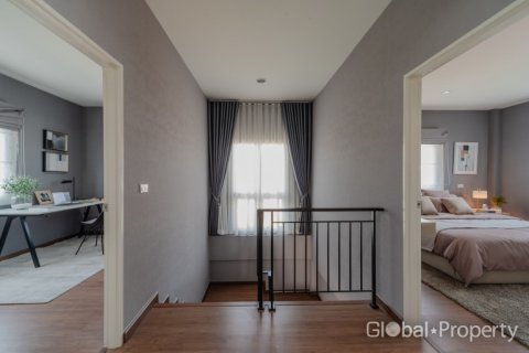 House in Rayong, Thailand 3 bedrooms № 135338 - photo 10