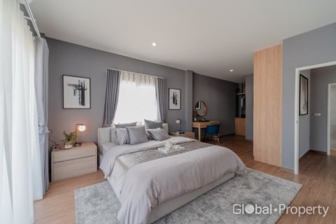 House in Rayong, Thailand 3 bedrooms № 135338 - photo 11