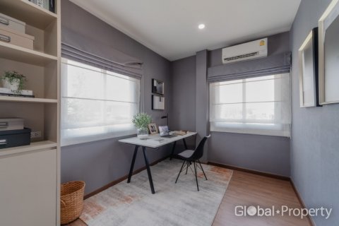 House in Rayong, Thailand 3 bedrooms № 135338 - photo 17