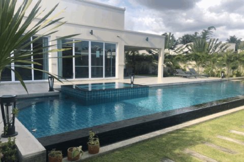 House in Pattaya, Thailand 3 bedrooms № 193163