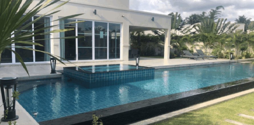 House in Pattaya, Thailand 3 bedrooms № 193163