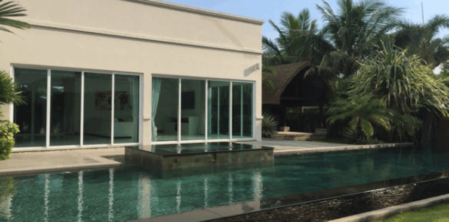 House in Pattaya, Thailand 3 bedrooms № 193160
