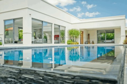 House in Pattaya, Thailand 4 bedrooms № 193164