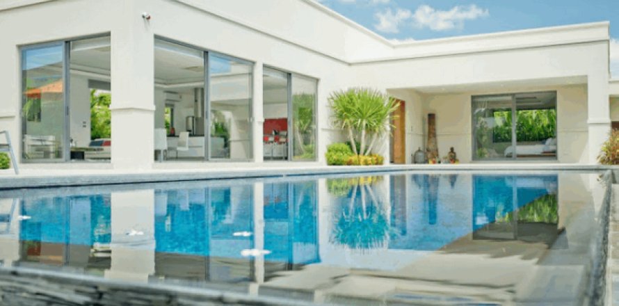 House in Pattaya, Thailand 4 bedrooms № 193164