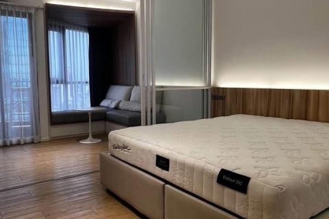 Studio in the Condo in Pathum Wan, Bangkok, Thailand  № 170940 - photo 1