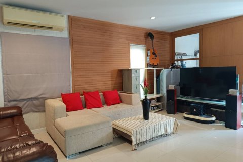 Maison à Bang Kapi, Bangkok, Thaïlande 4 chambres № 170948 - photo 6