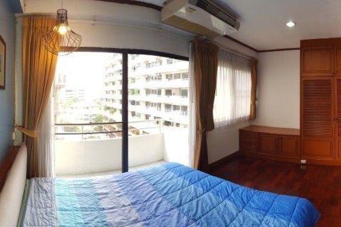 Studio in the Condo in Khlong Toei, Bangkok, Thailand  № 170950 - photo 5