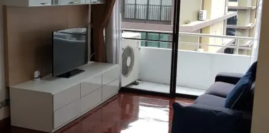 Studio in the Condo in Khlong Toei, Bangkok, Thailand  № 170950