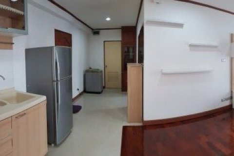 Studio in the Condo in Khlong Toei, Bangkok, Thailand  № 170950 - photo 3