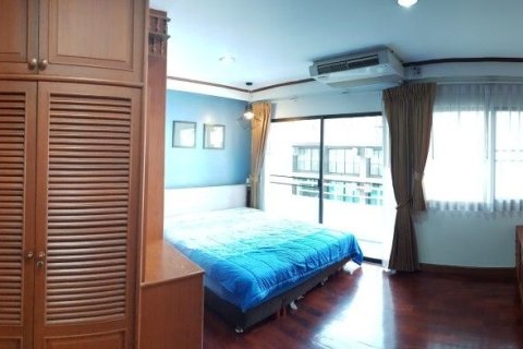 Studio in the Condo in Khlong Toei, Bangkok, Thailand  № 170950 - photo 4